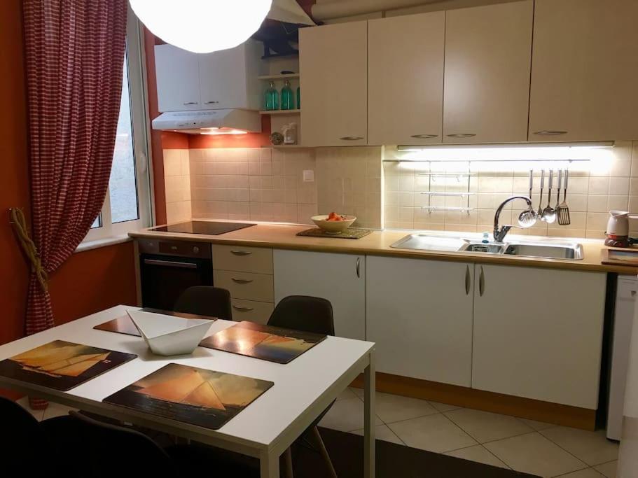 Central Spacious Apartment 70Sqm 트리폴리스 외부 사진